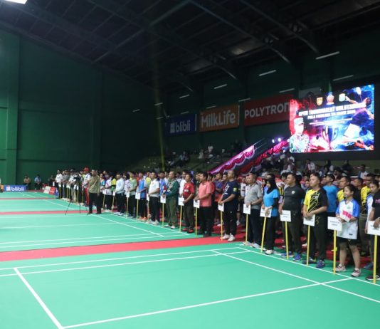 Danlanud Adisutjipto diwakili oleh Letkol Adm Bambang Sukoco S. .sos Pembukaan Open Turnamen Bulutangkis Piala Panglima TNI Tahun 2025