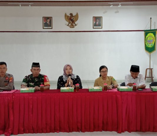 Babinsa Trirenggo, Sertu M. Sobari, mewakili Wadanramil 01 Bantul, Lettu Inf. Sukamto, menghadiri acara Pembinaan Rutin Khodimah Rois Muslimah Kalurahan Trirenggo