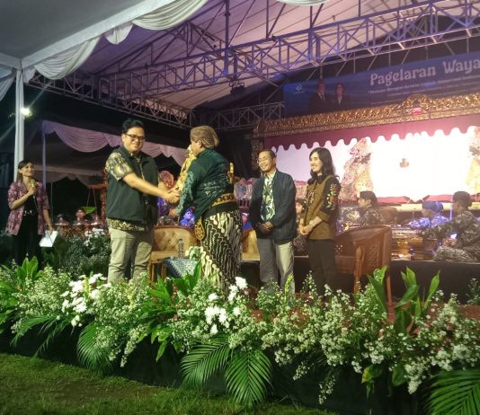 Wayang Kulit di Tamantirto Jadi Ajang Sosialisasi Program Makan Bergizi Gratis untuk Generasi Indonesia Sehat
