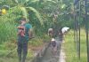 Babinter Lanud Adisutjipto Dampingi Warga Sendangtirto Bersihkan Saluran Irigasi