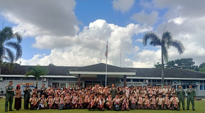 Pramuka SMAN 1 Yogyakarta Kenali Dunia Penerbangan di Lanud Adisutjipto