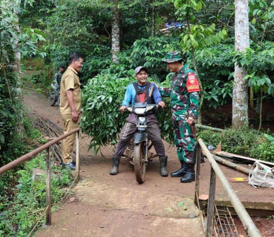 Tinjau Pengerjaan Jembatan di Dusun Tempuran, Dansatgas Pastikan Rampung Tepat Waktu