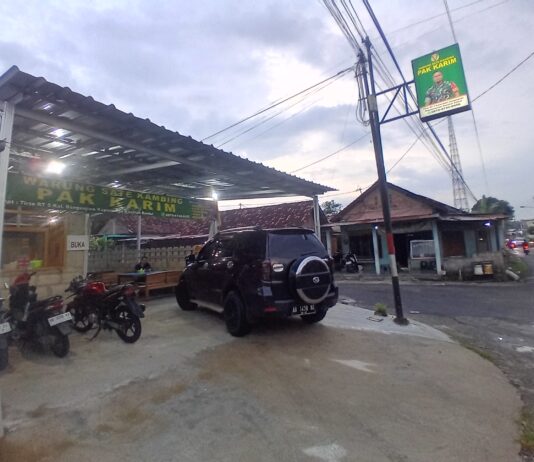 Babinsa Koramil Kasihan Juga Jadi Penjual Sate Kambing Olahan Pak Karim Diminati Banyak Konsumen