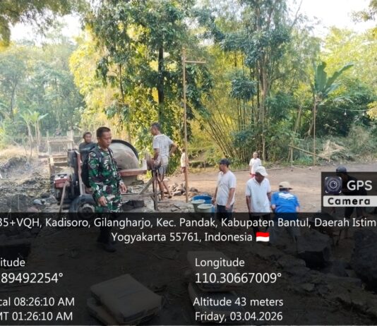 Babinsa Kodim 0729/Bantul Laksanakan Pembangunan Jembatan Garuda di Guwosari