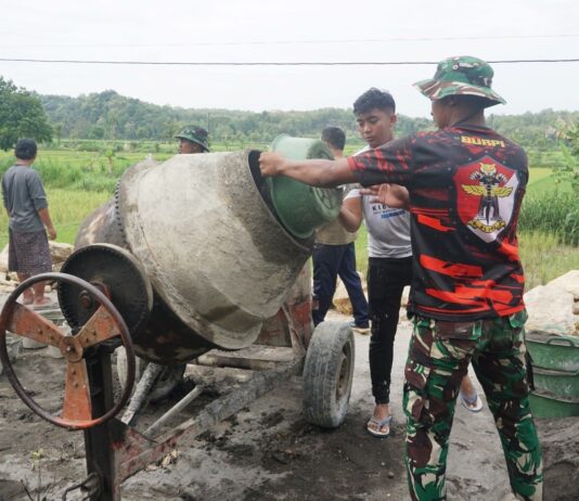 JALAN AMAN, EKONOMI MAKIN BAGUS,PENGERJAAN TALUD 175 METER DI KULON PROGO DIKEBUT, WARGA BERTERIMA KASIH KEPADA PRESIDEN DAN KASAD