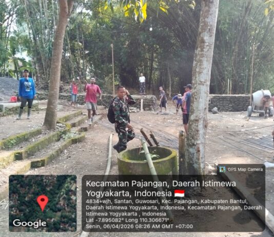 Perakitan Kolom Besi Jembatan Garuda di Dusun Santan Terus Berlanjut