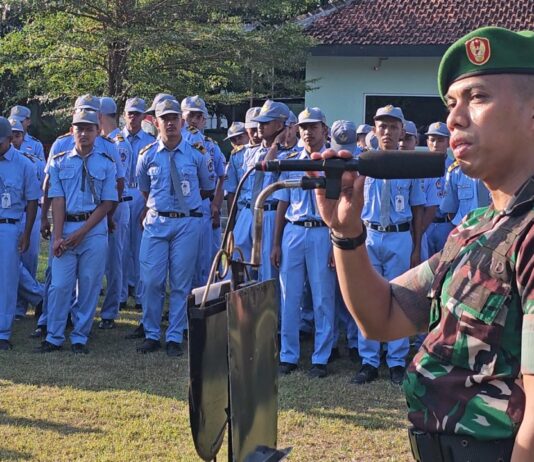 Dandim 0729/Bantul Pimpin Upacara Kenaikan Tingkat Taruna SMK Negeri 1 Pleret
