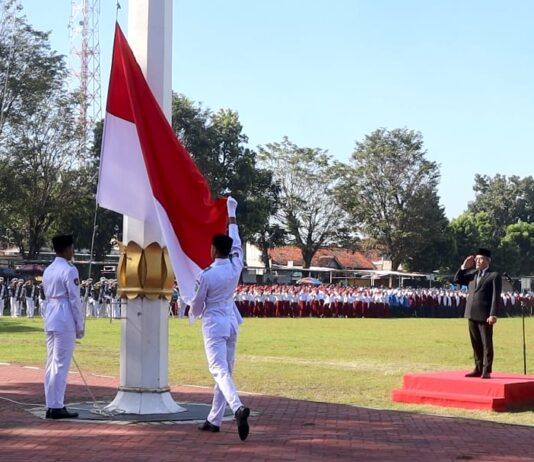 Komandan Kodim 0729/Bantul Hadiri Upacara Peringatan Hari Pendidikan Nasional Tahun 2026 di Lapangan Trirenggo