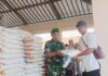 Babinsa Bawuran Dampingi Penyaluran Bantuan Pangan Tahun 2026
