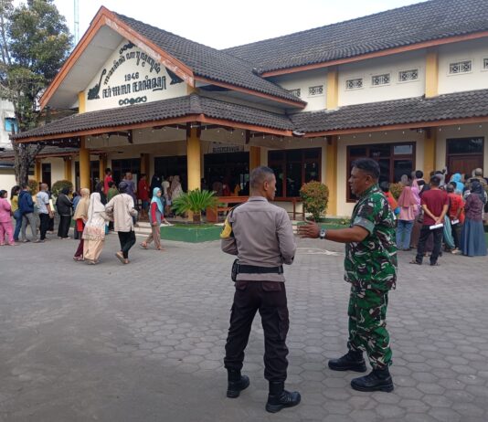 Danramil 04/Sewon Monitoring Penyaluran Bantuan Pemerintah di Pendowoharjo