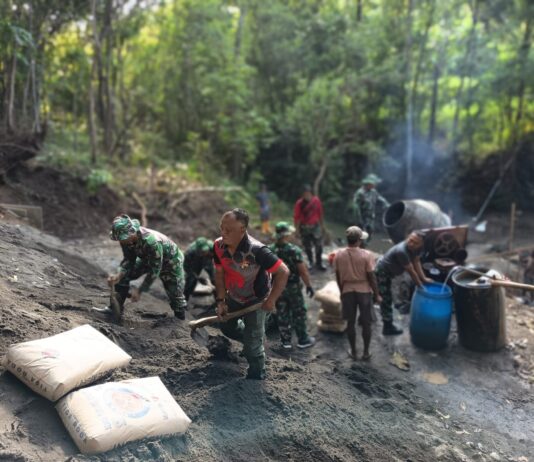 Gotong Royong Pembuatan Jembatan Merah Putih, Kodim 0729/Bantul Hadir Bantu Masyarakat