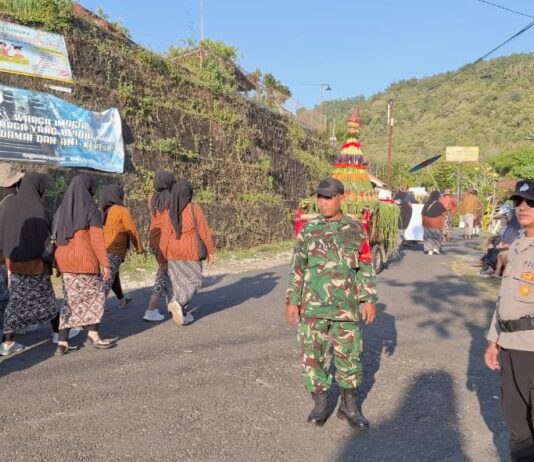 Babinsa Girirejo Pantau Merti Dusun Tritunggal dan Kirab Budaya