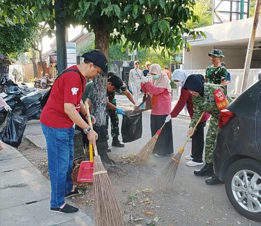 “SEMANGAT INDONESIA BERSIH MERIAHKAN KARYA BAKTI – BERBAGAI UNSUR BERSINERGI BERSIHKAN JALAN KRASAK TIMUR”