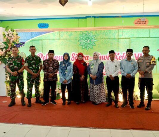 Puluhan Siswa Lulus, Batuud Koramil 16/Pandak Hadiri Khataman Al-Qur’an dan Pelepasan Siswa SD Muhammadiyah kadisoro 2