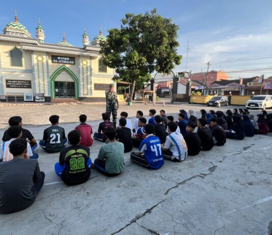 Tanamkan Disiplin dan Cinta Tanah Air, Babinsa Banguntapan Bekali Siswa MA MAFAZA dengan PBB dan Wasbang