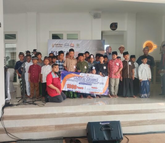 Khitanan Massal di Triharjo Berlangsung Meriah, Danramil Pandak Berikan Dukungan