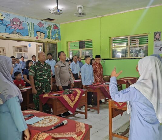 Babinsa Bangunjiwo Hadiri Uji Publik Kurikulum SMP Negeri 3 Kasihan, Dukung Peningkatan Mutu Pendidikan