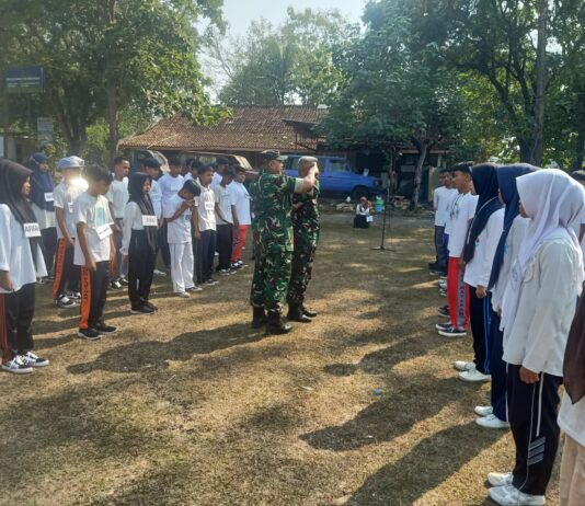 Latihan PBB, Babinsa Bangunjiwo Bentuk Karakter Disiplin Pelajar SMK Muhammadiyah