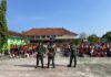 Babinsa Koramil 13/Kretek Tanamkan Disiplin dan Kekompakan Siswa Baru Melalui Latihan PBB