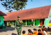 Babinsa Srimulyo Latih PBB Tim Tonti SDN Kabregakan Jelang Lomba Tingkat Kapanewon